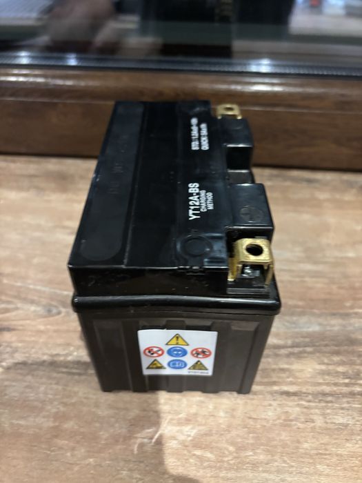 Продавам мото акумулатор