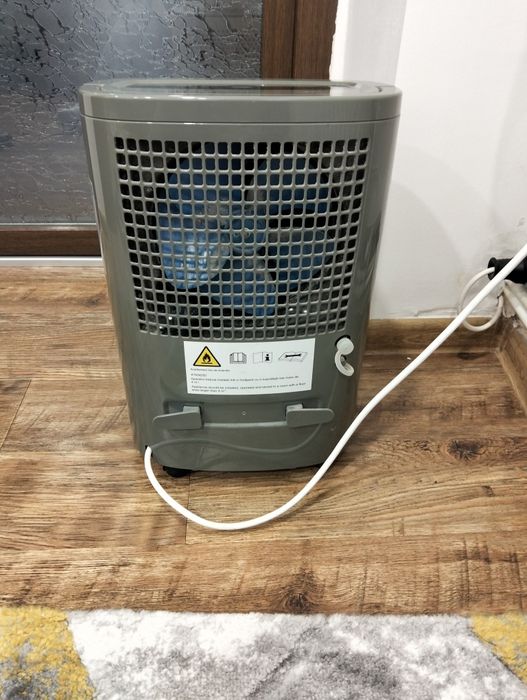 Vând dezumidificator