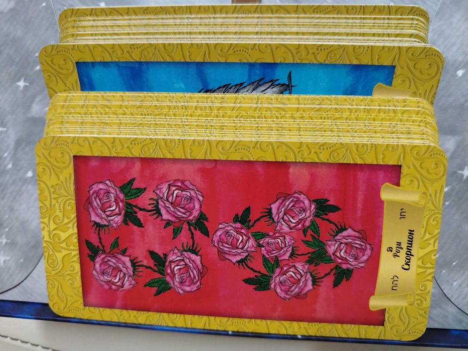 Древно звездно таролаб книга и колода с карти