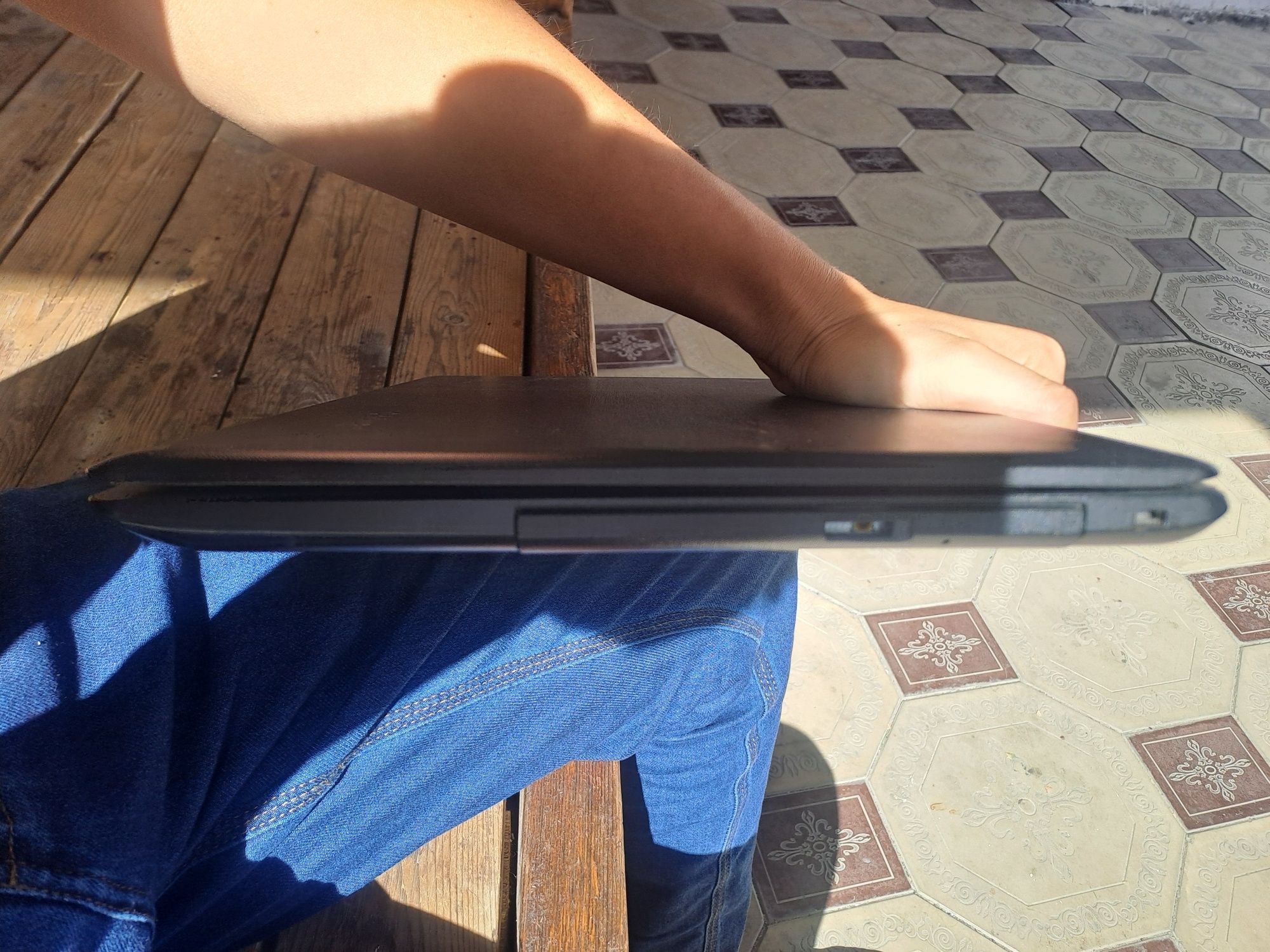 Lenovo ideapad 1