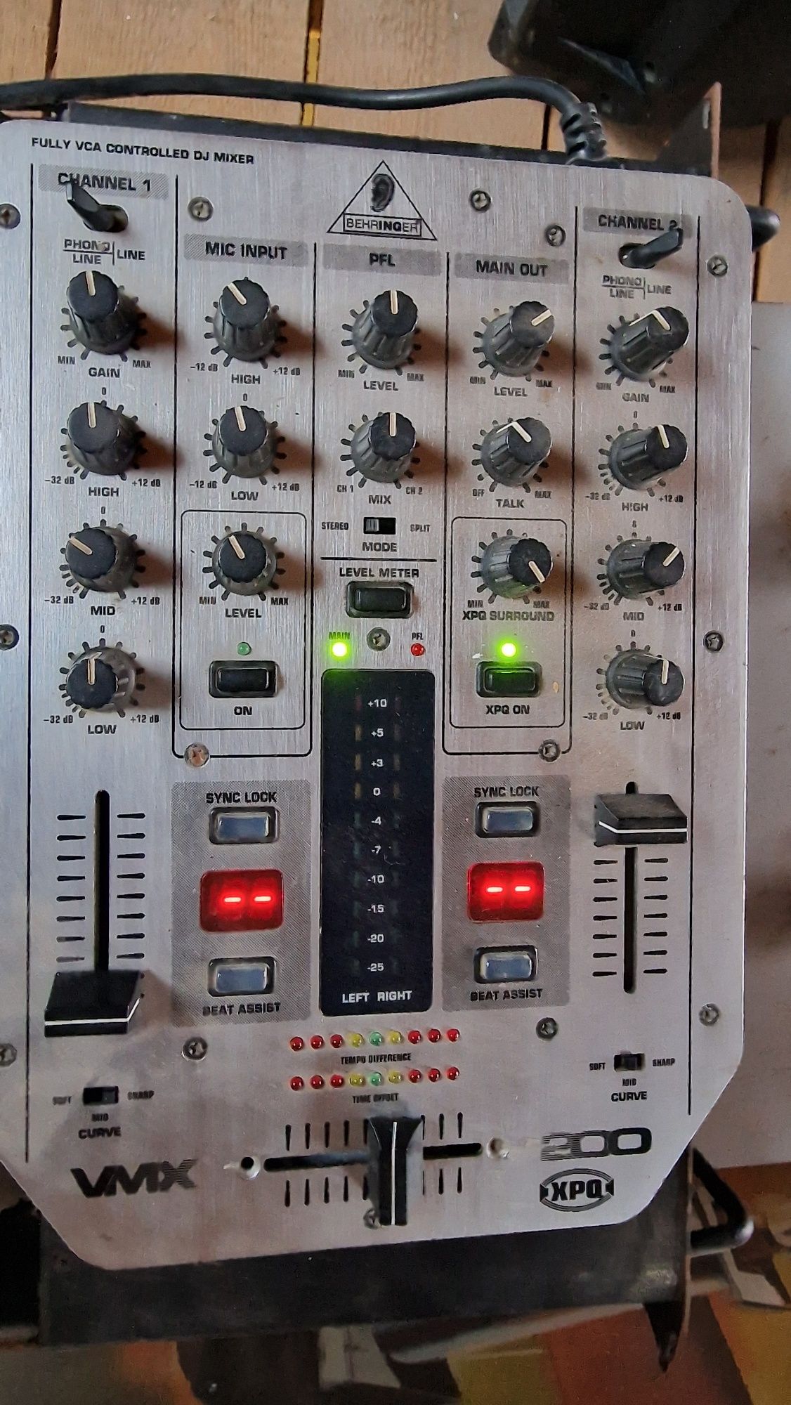 Mixer Behringer VMX 200