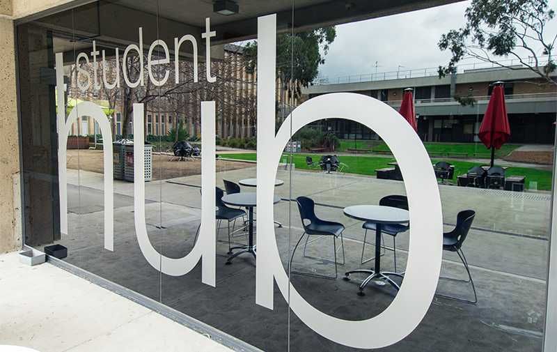 Autocolante vitrine/geamuri/Autocolante spatii comerciale - la comanda