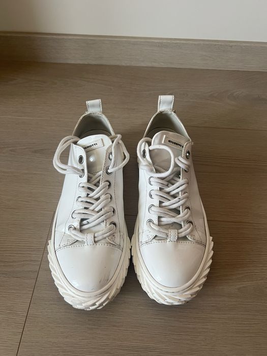 Сникърси Giuseppe Zannoti