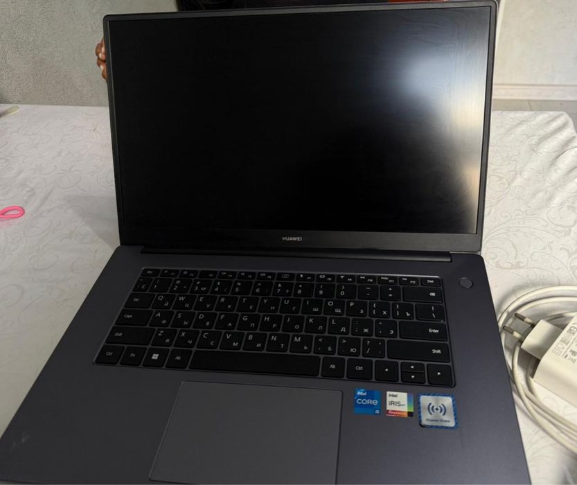 Huawei MateBook D15(i5, 8GB, 256GB SSD)