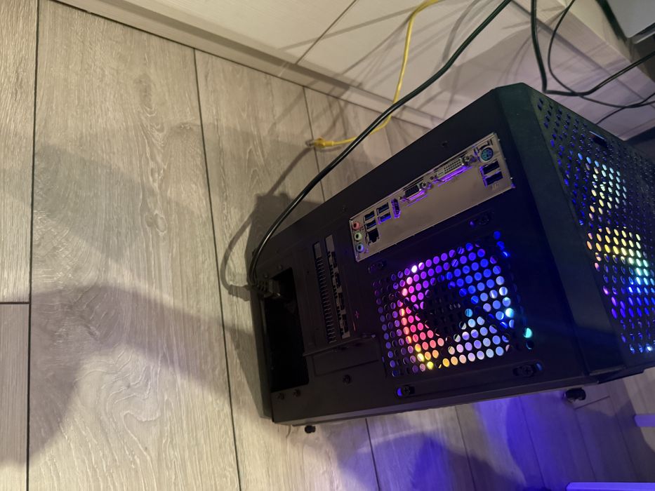 Геймърски компютър, геймърска мишка, монитор и механична клавиатура!!!