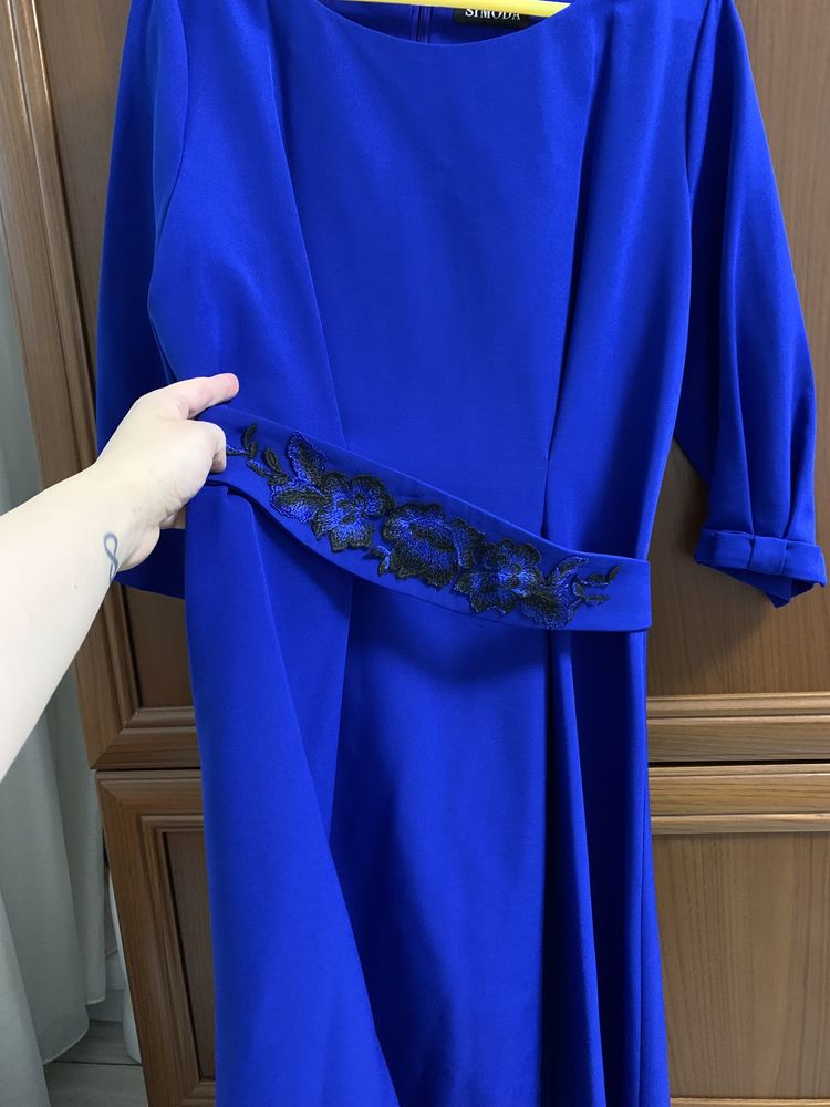 Vand rochie eleganta albastra, marimea 48, cu cordon dantelat