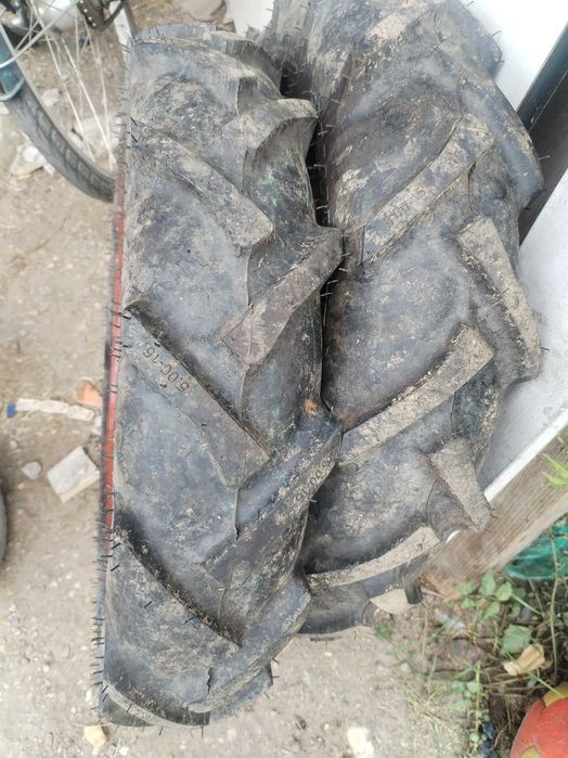 Vând doua roti complete cu cauciucuri noi dimensiunea 5.00/15