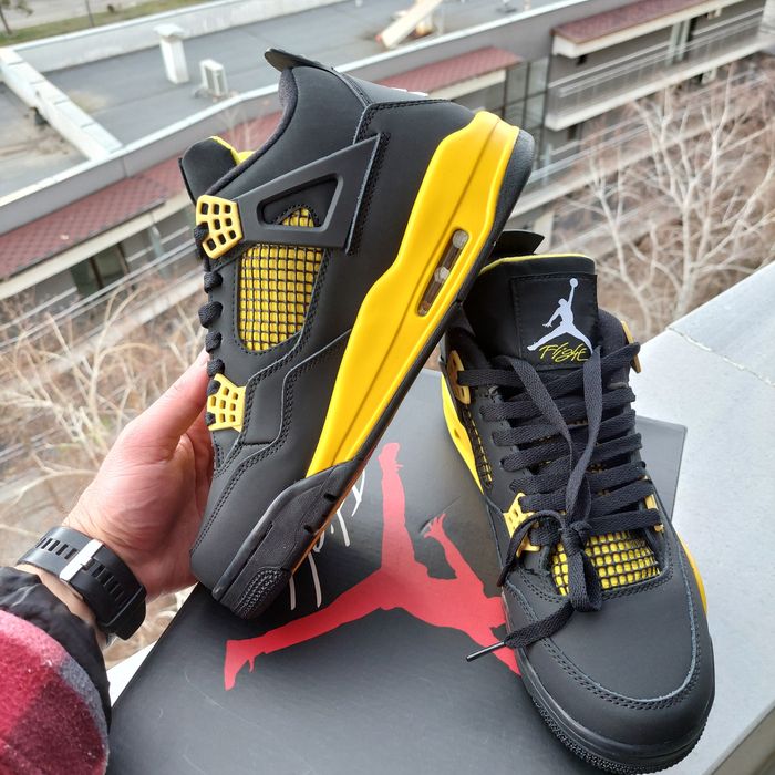 Nike Air Jordan 4 Retro “Yellow Thunder”