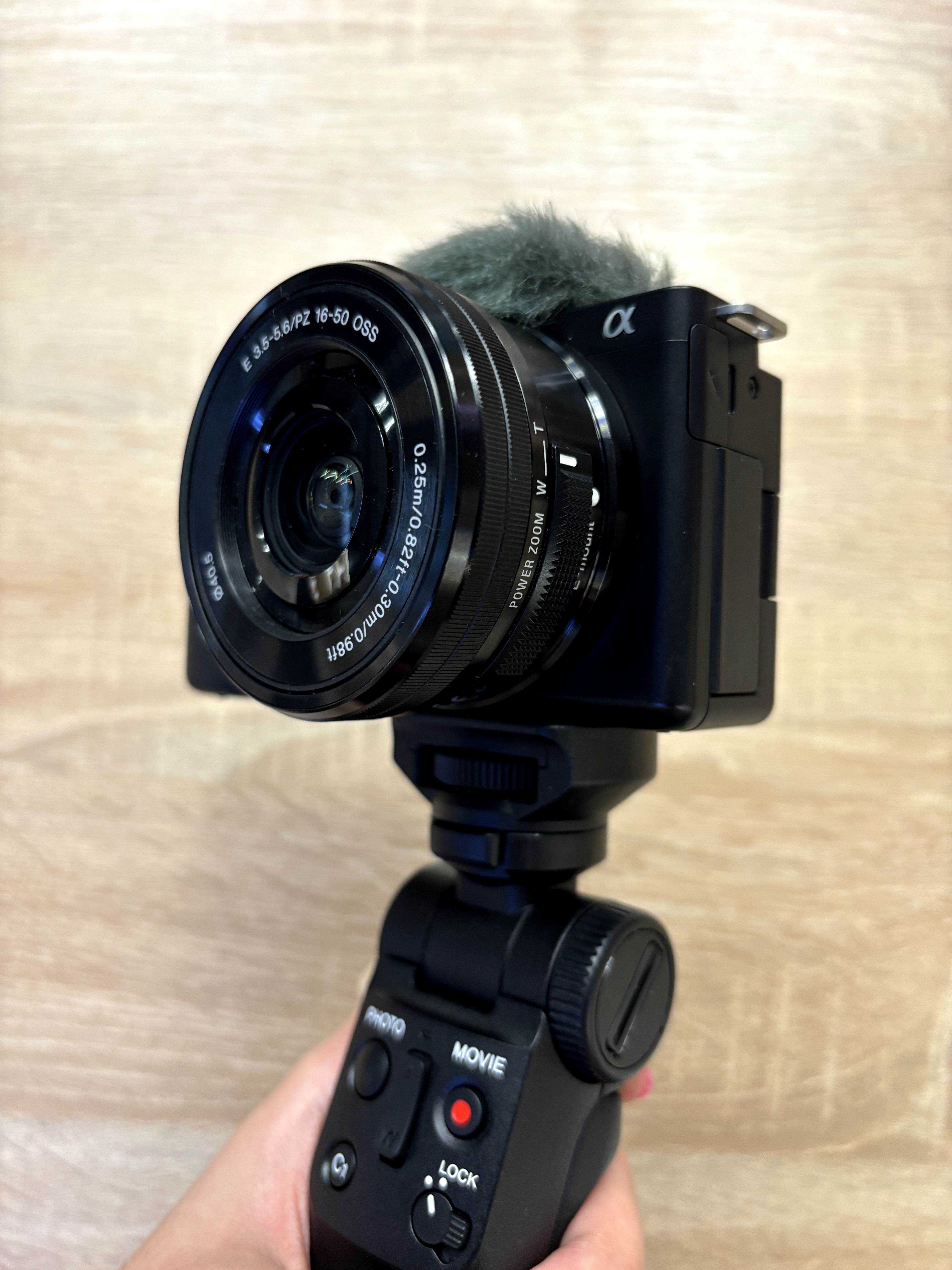 Sony ZV-E10 ( vlog camera)