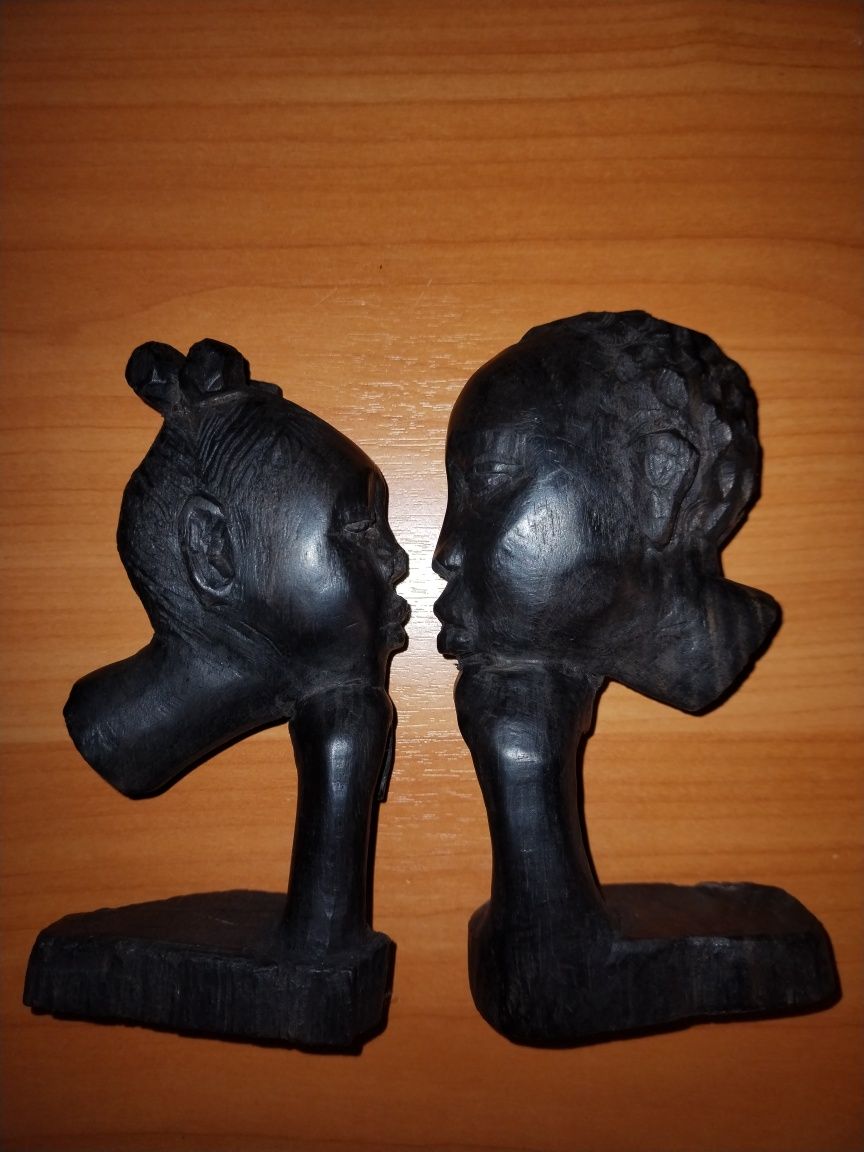 Statuete sculptate africane
