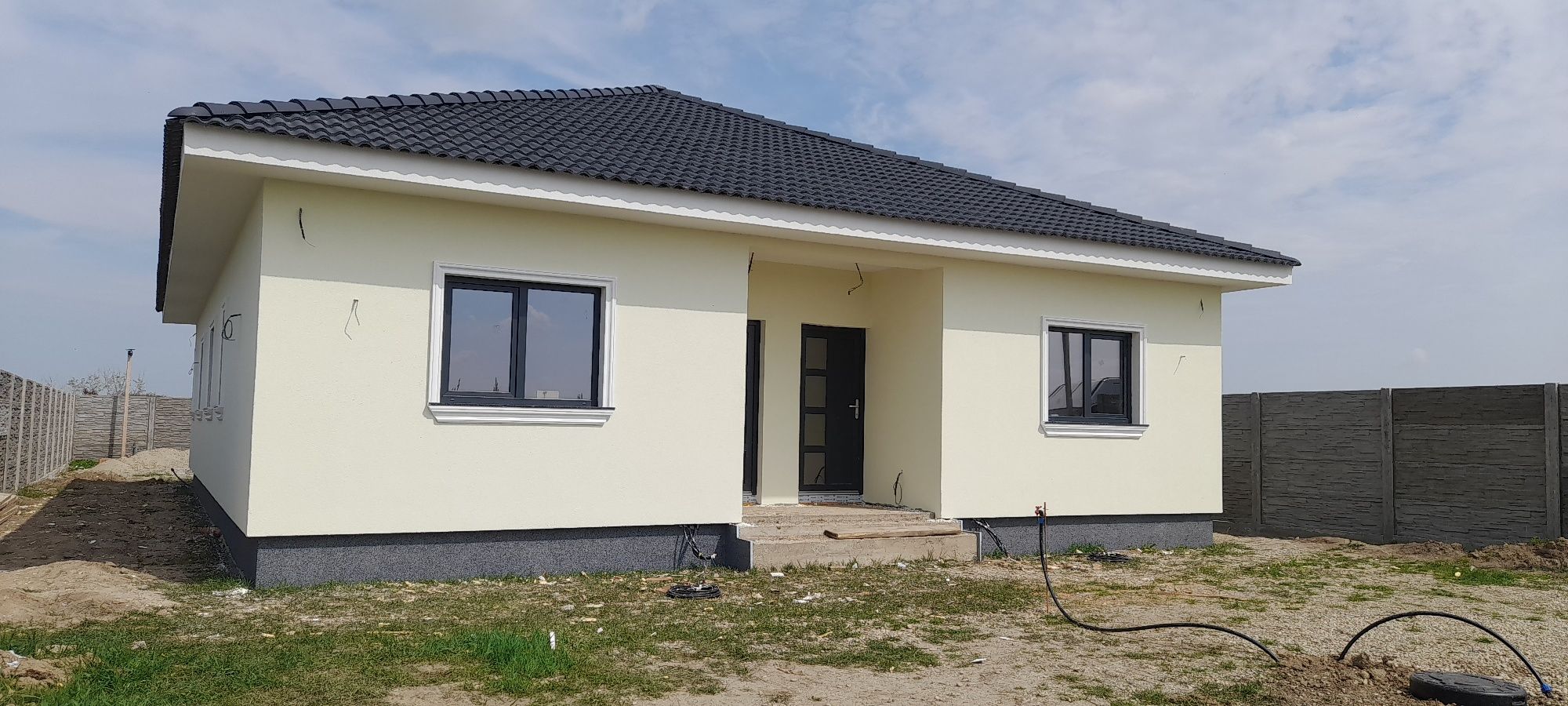 Vind duplex cu utilitati Mosnita Noua