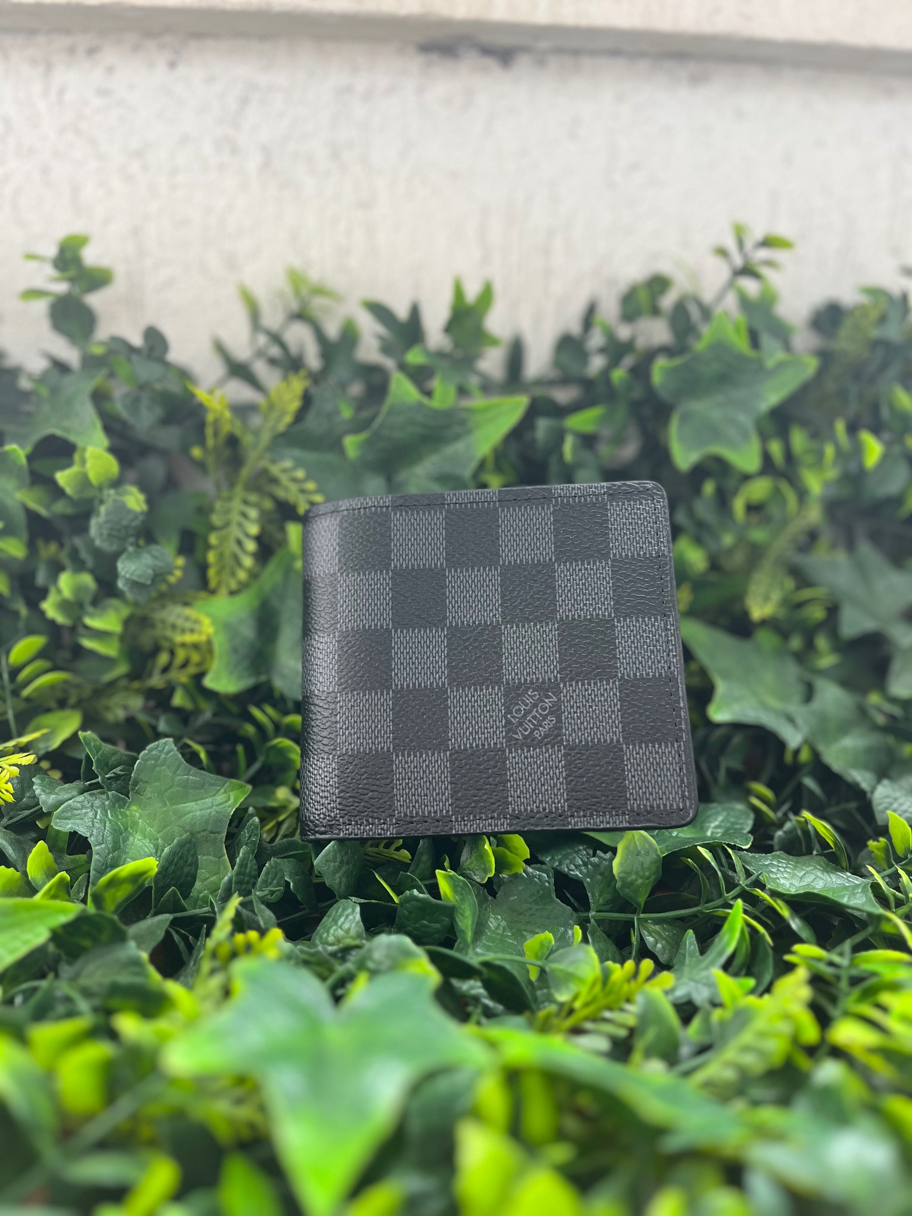 Louis Vuitton портфейл