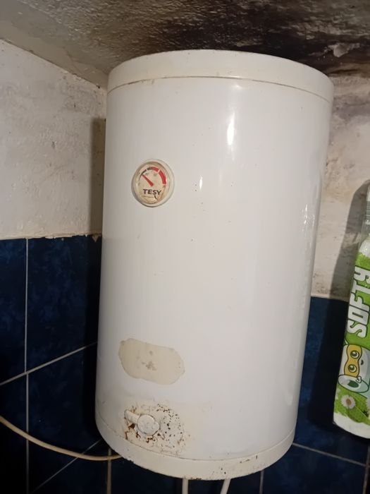 Boiler electric  funcționează și 2 biciclete vechi