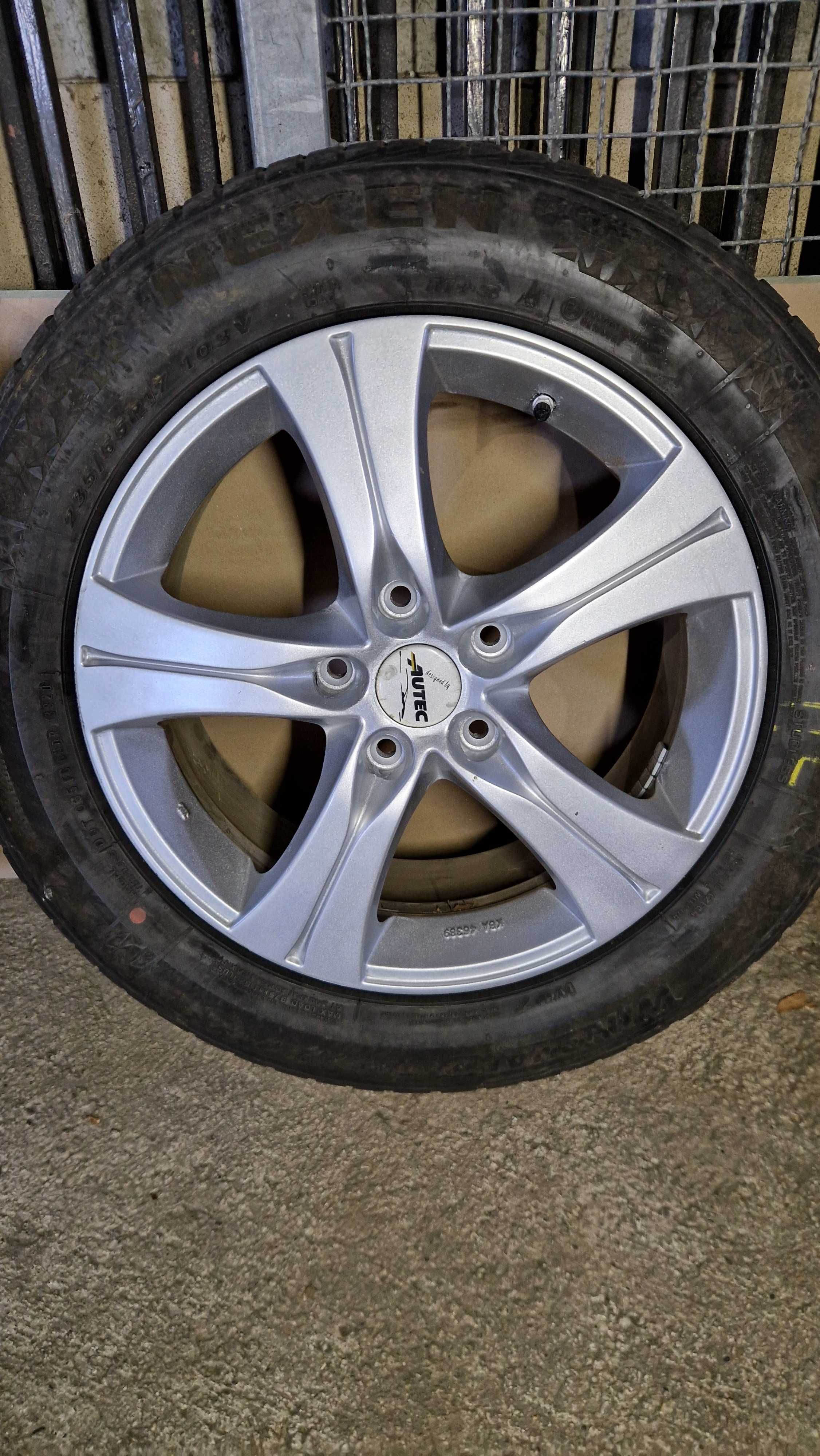 VW T5 Джанти със зимни гуми 215/55/17 7,5J ET50 5×120ЦО65