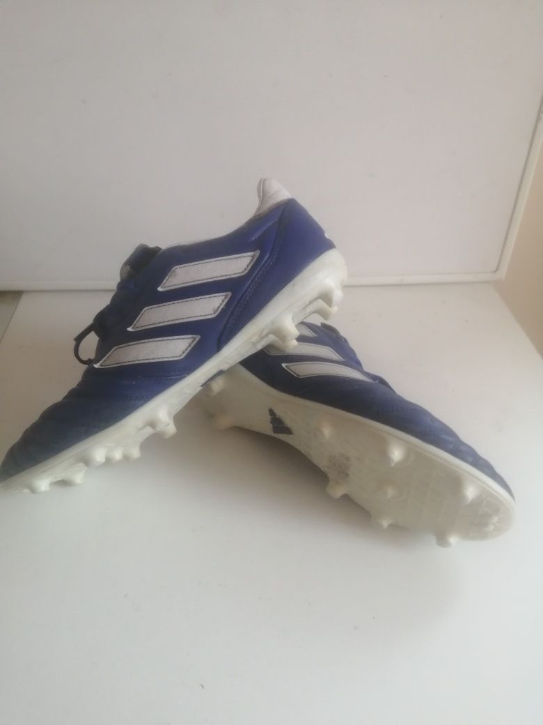 Футболни Бутонки, маркови,, Adidas.