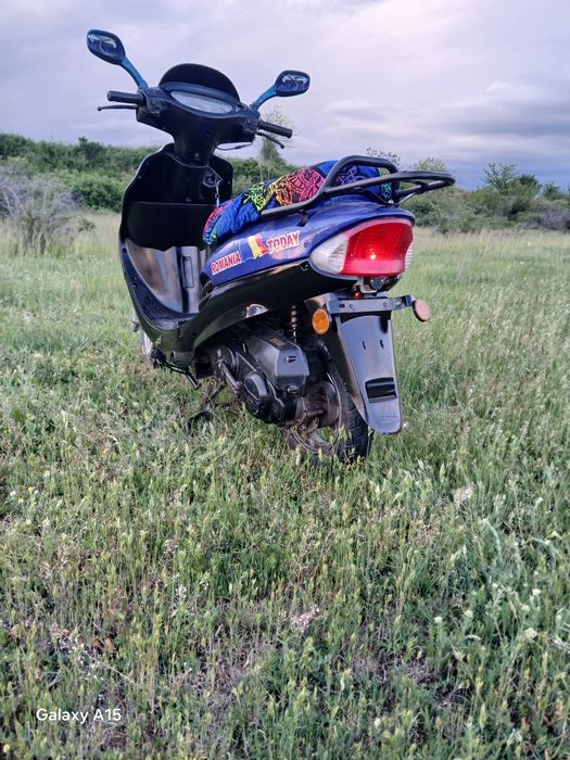 Vând scuter 4 timpi