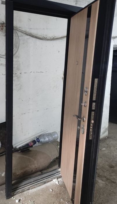 Распродажа двери. Почти не использован. Без вмятин и царапин