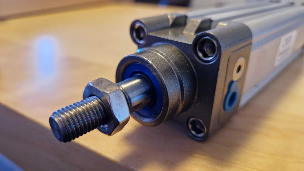 Cilindru pneumatic Crox DNC 32 - tija M10