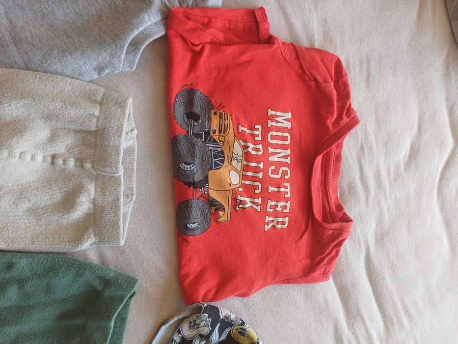 Лот 17 бр. детски дрехи размер 24-36м