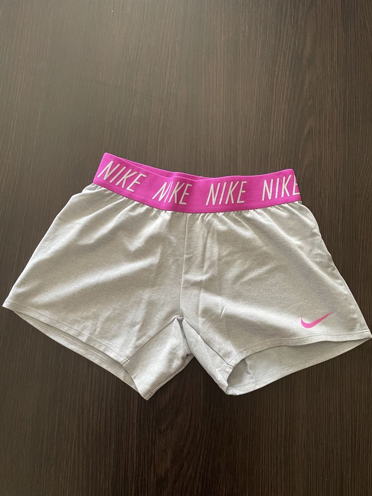 Къси панталонки Nike