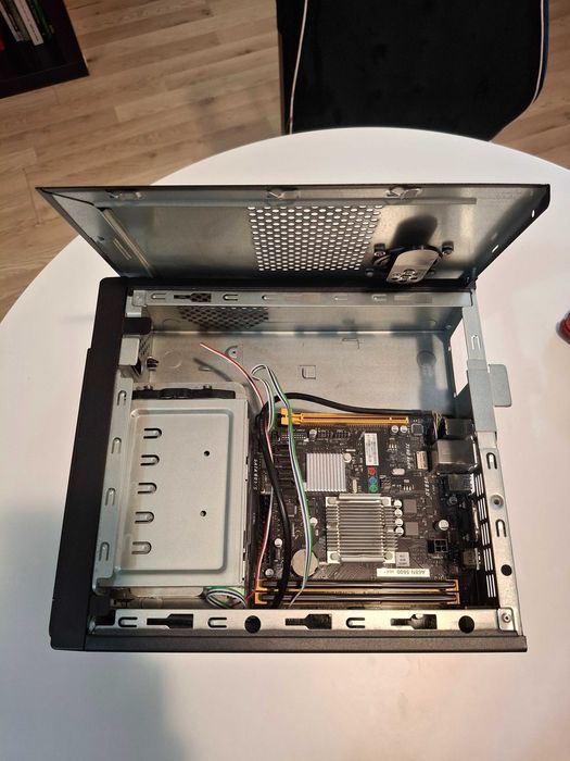 HTPC, AMD A10-4655 (quad-core 2G), 8G RAM, Sursa TFX