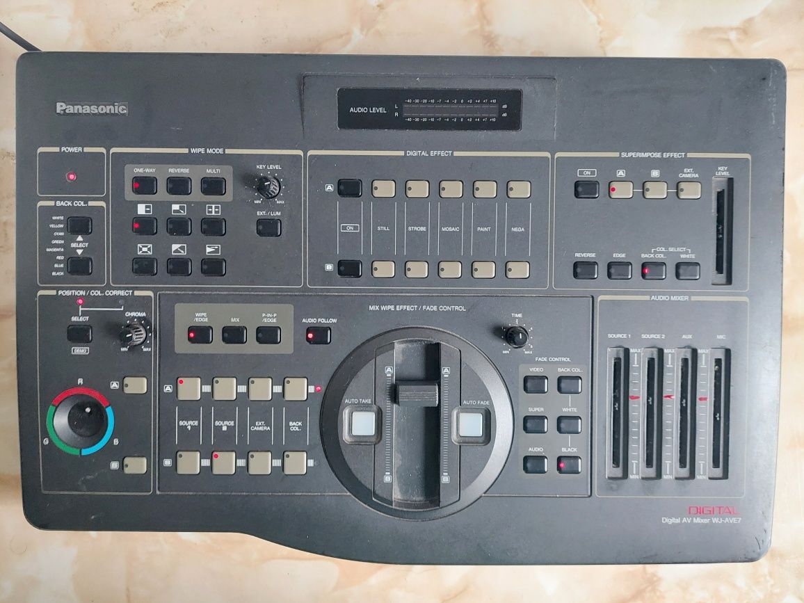 Vând consolă / mixer audio digital Panasonic WJ-AVE7/G //poze reale