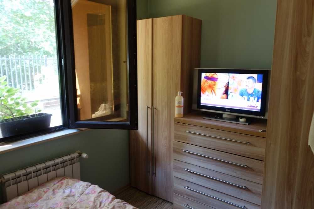 Тристаен апартамент в Бъкстон