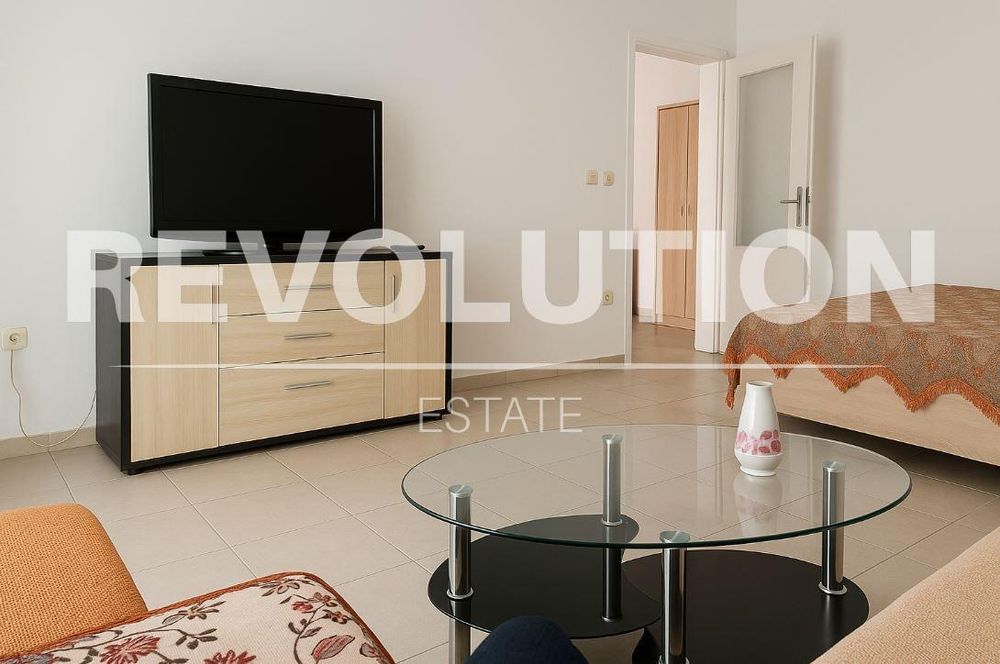 Дава се под наем Двустаен апартамент в Варна, Център - 50 кв.м за 325 € - Снимка #1