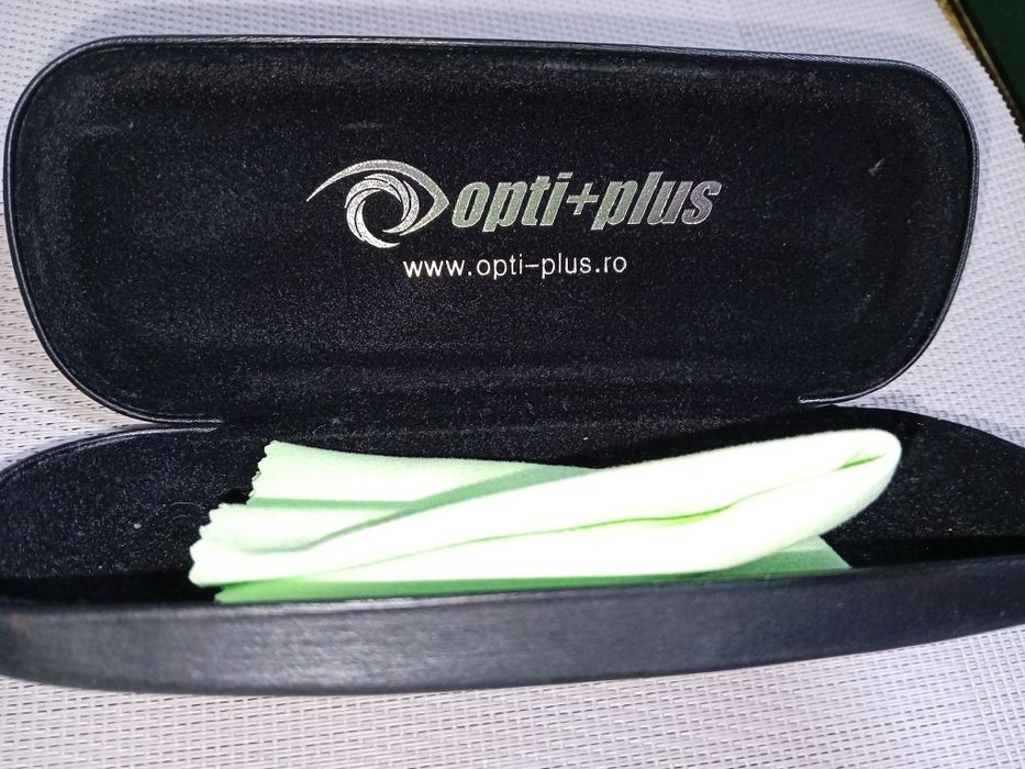 Vând ochelari de corectare