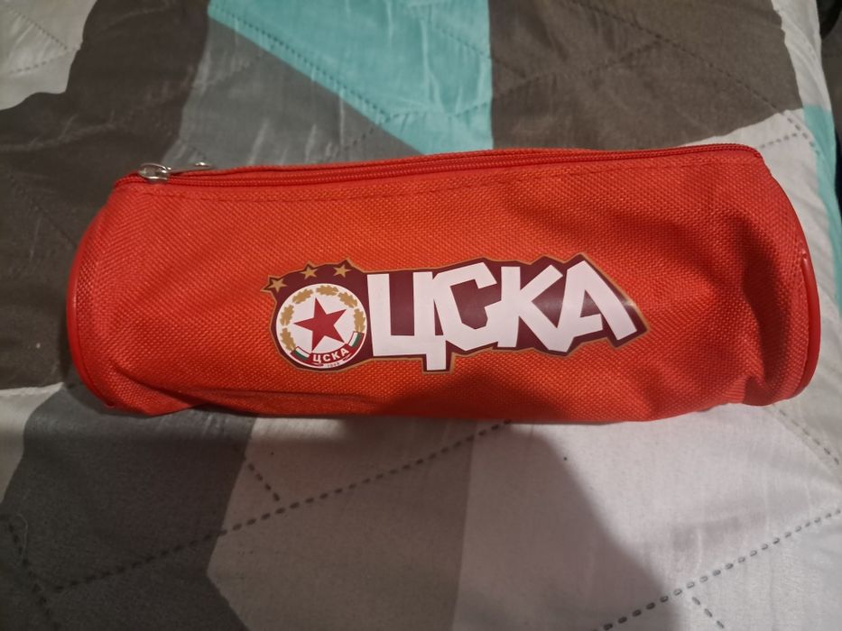 Тениска, несесер, 2 шапки и знаме на ЦСКА