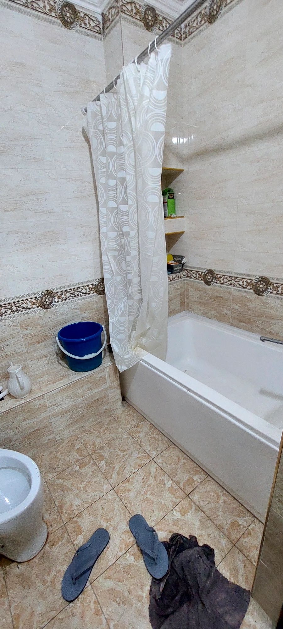 Oxun Bobo masjidi yon tomonida  3-xonali kvartira ijaraga beriladi
