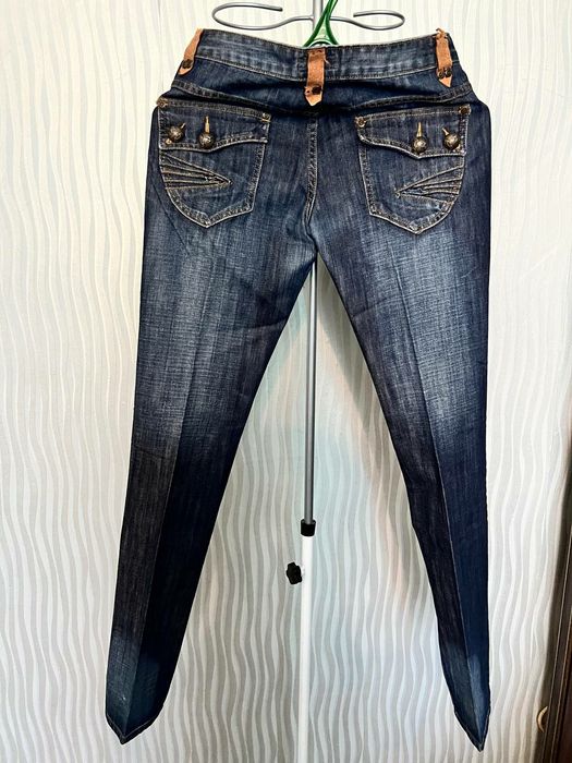 Джинсы женские с пуговицами