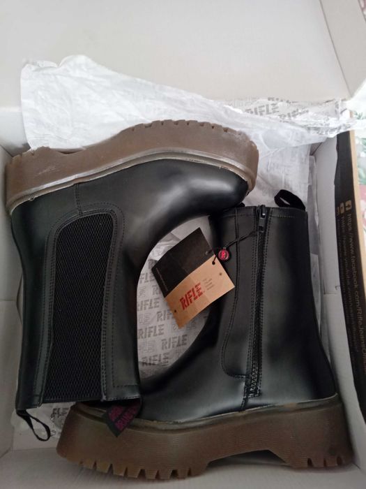 Rifle/Carmela  N38 нови боти-ботуши