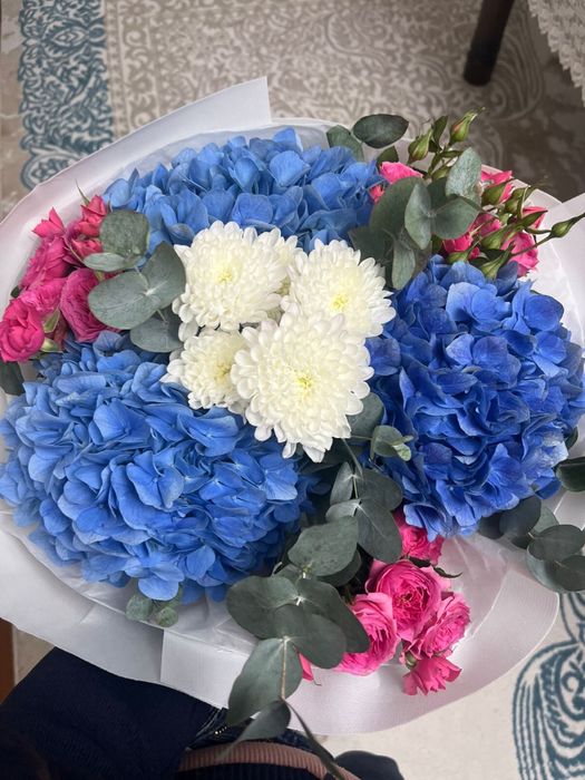 Цветы свежие …..