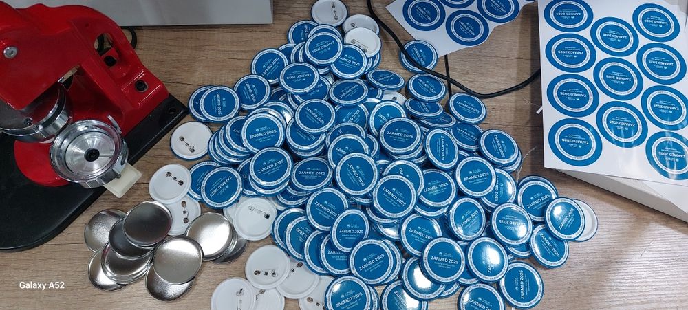 На заказ, Значки на вашем логотипом