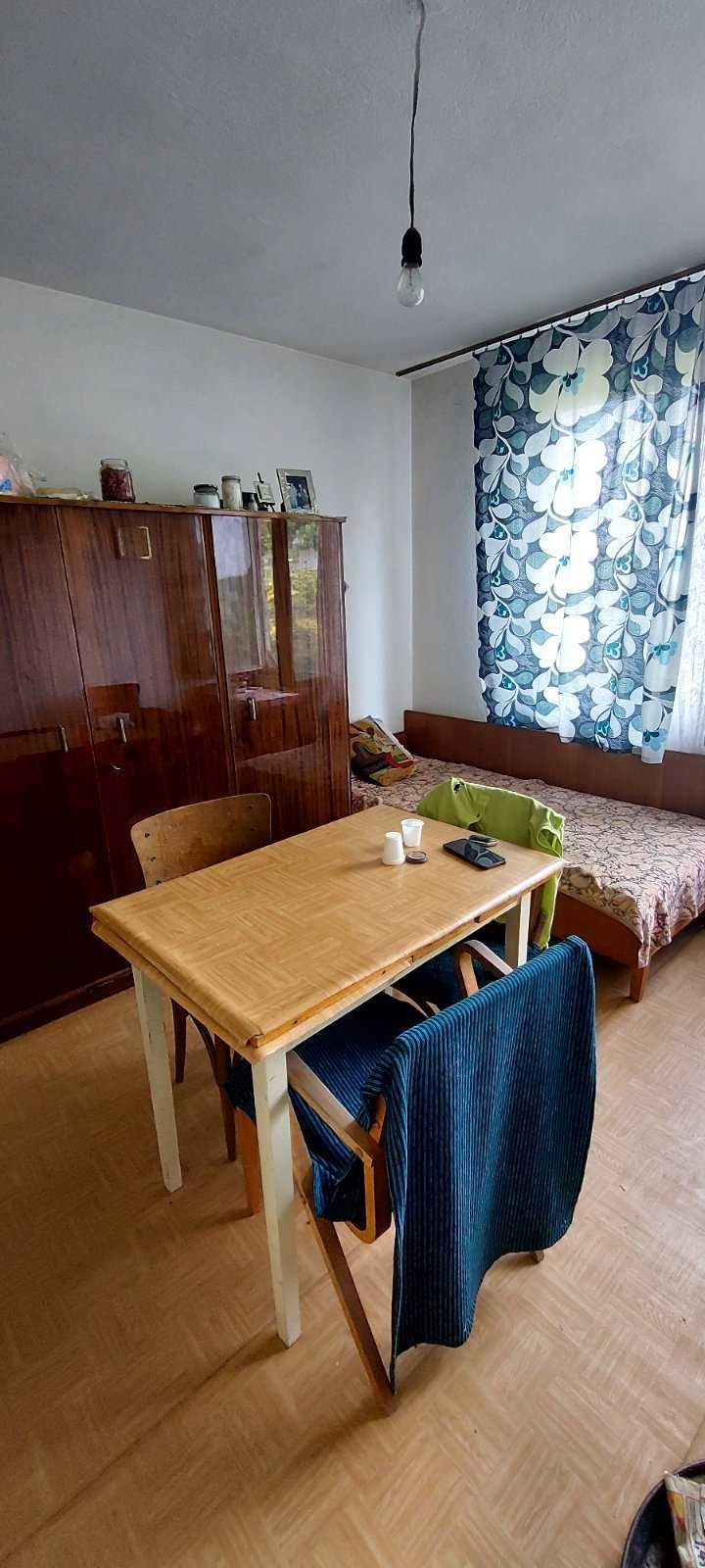 Собственик продава 210 кв КЪЩА с двор 460 кв в с. Цар Калоян в центъра