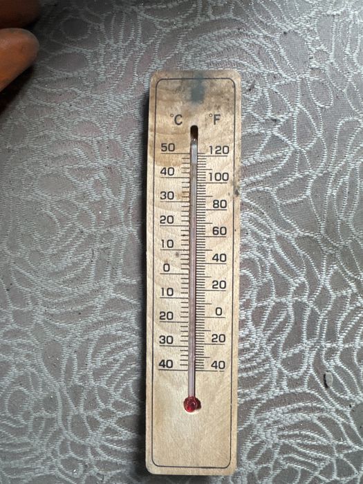 Продам термометр деревянный