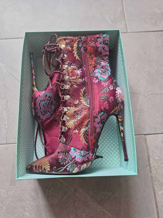 Бутикови ботуши носени само веднъж