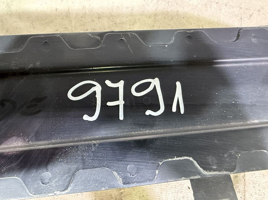 Armatura bara fata, VW Passat B8, 2015, 2016, 2017, 2018, 2019, 2020, 2021, 2022, 2023.