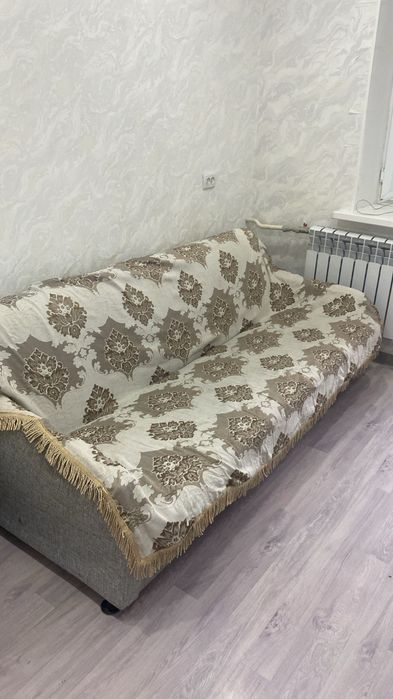 Продам диван с двумя креслами