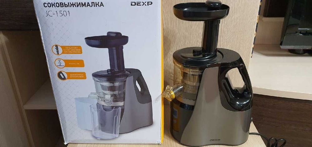 Шнековая Соковыжималка DEXP JC-350 черный