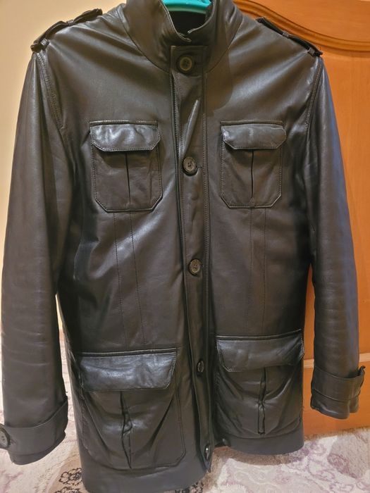 Куртка кожаная состояние нормальный  рост 172 кг 72 подойдёт