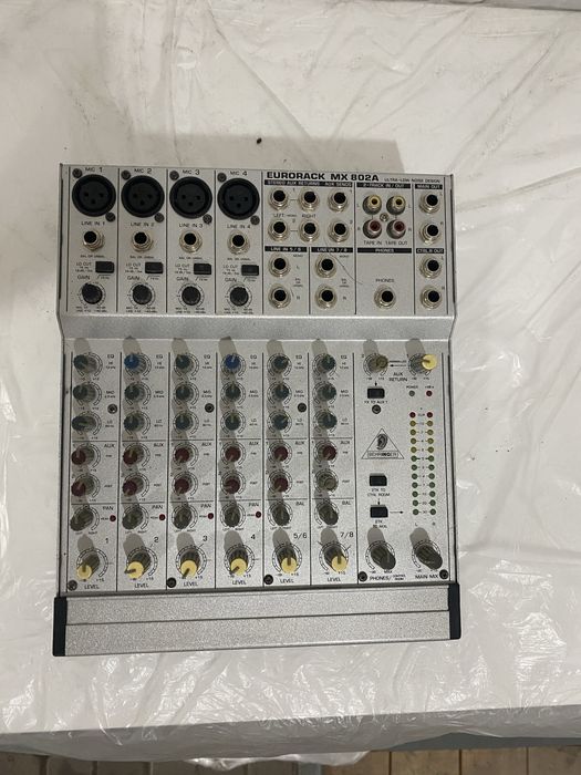 Микшерный пульт Behringer