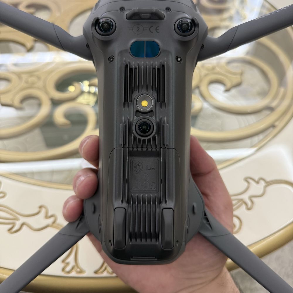 Дрон DJI Mavic 4 Pro Creator Combo (DJI RC Pro 2)