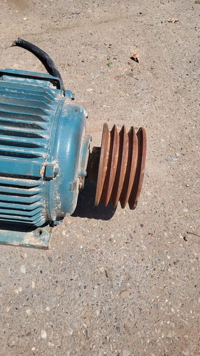 Vînd motor electric 15kw 1460rtm 380v