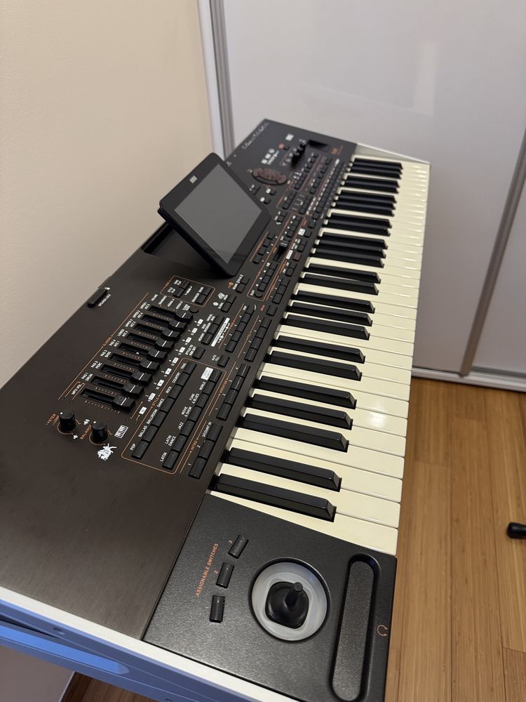 Продавам KORG PA4X