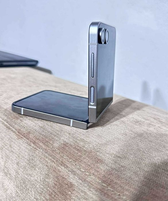 Samsung Z Flip6 , nou, 12 GB RAM, 256 GB