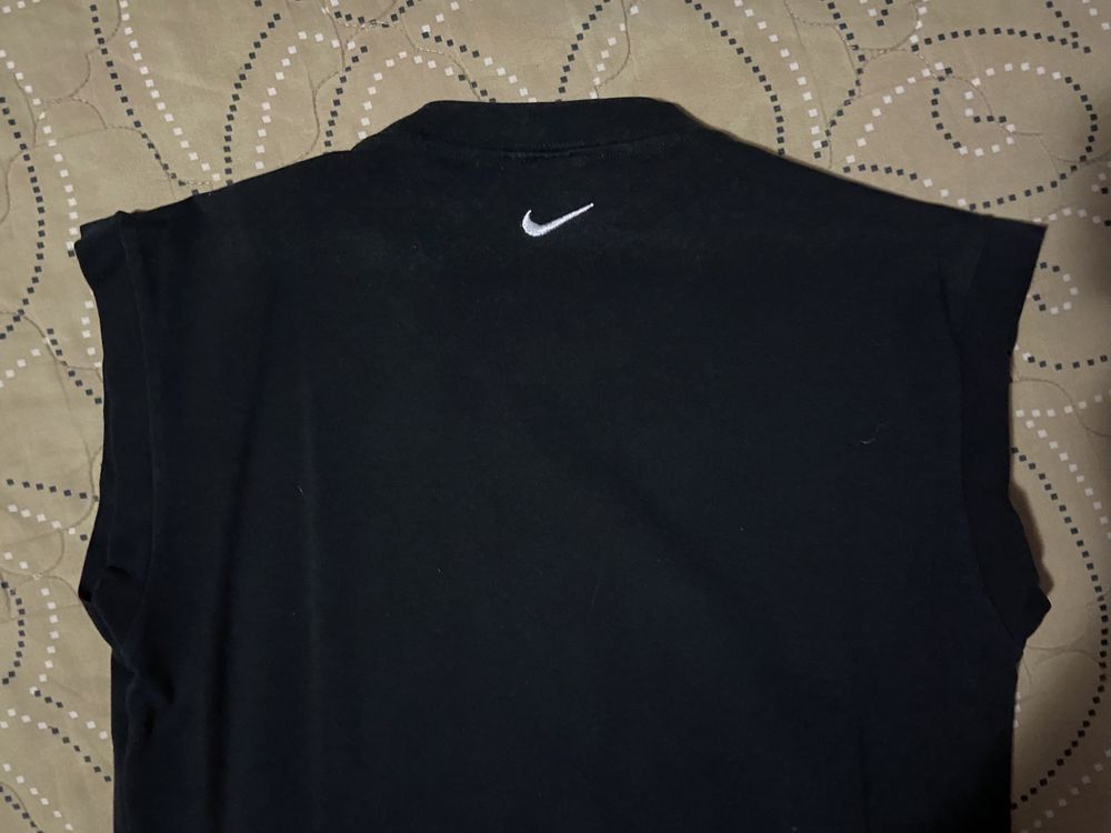 Tricou Nike cu mâneci scurte ca nou