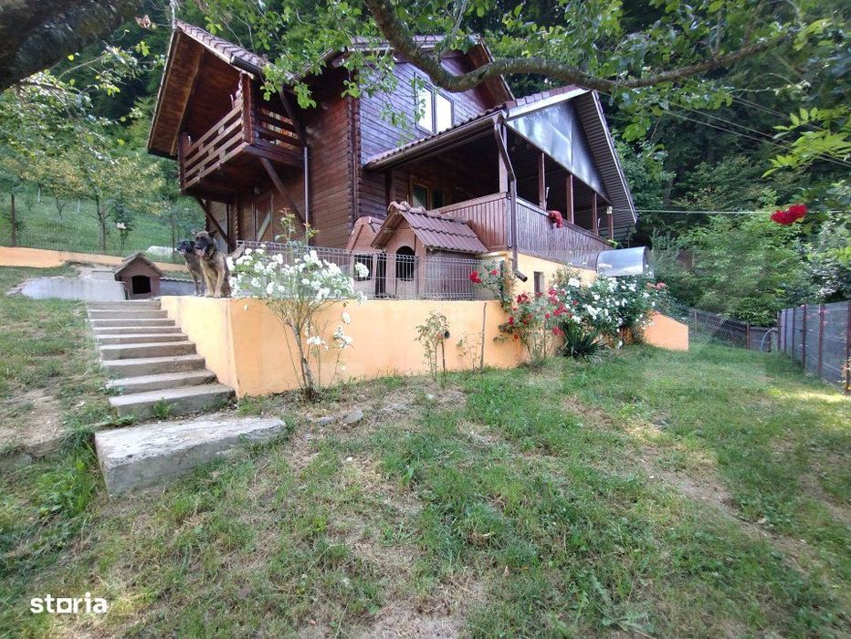 Cabana 3 cam,2 nivele 100 mp+teren extravilan 2,5 ha+1 ha padure,zona