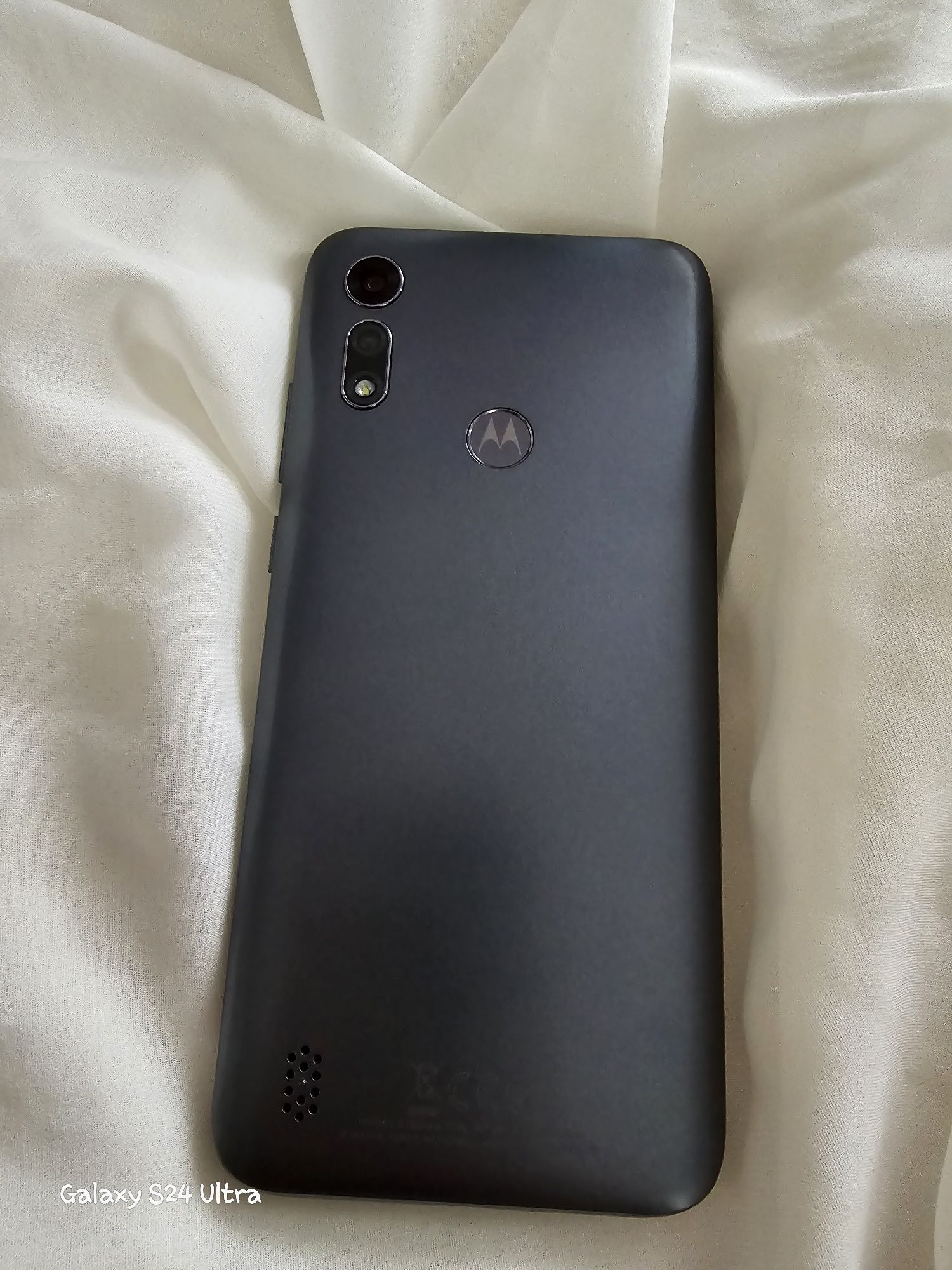 Vând telefon Motorola e6i